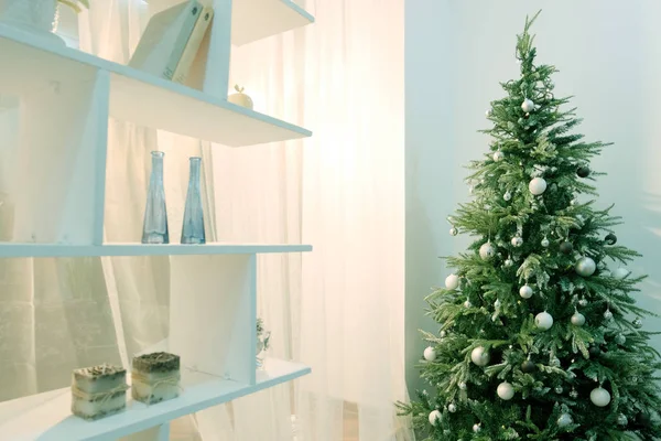 Christmas Tree Corner Room Next White Rack Shelves Abstract Background — Stock Photo, Image