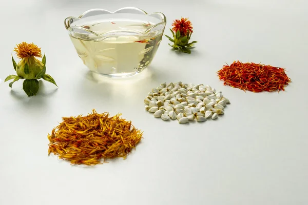 Safflower Plant Dried Buds Buds Seeds Oil Glass Cup Carthamus — Stock Photo, Image