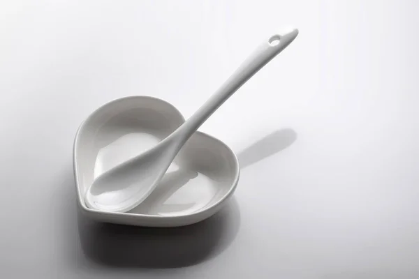Minimalism Heart Plate Glossy Ceramic Spoon White Background Design Valentine — Stock Photo, Image