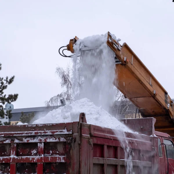 Вулиці Працюють Сніговий Трактор Вантажівка Снігопад Очищає Місто Після Снігової — стокове фото