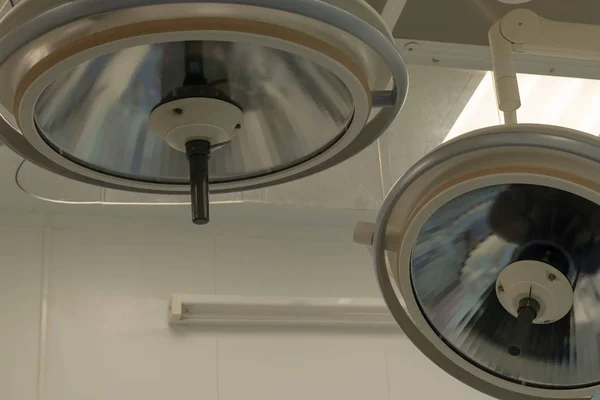Hastanenin Ameliyathane Lambalar Tıbbi Ward Resüsitasyon Veya Ameliyat Için Tavan — Stok fotoğraf