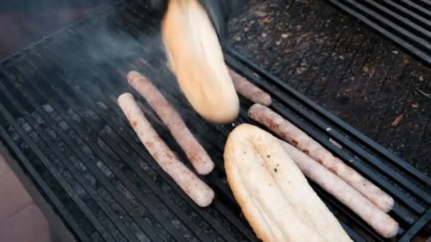 Fast Food Street Cook Black Gloves Help Tongs Lays Hot — Stock Video