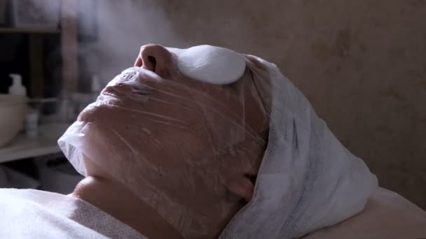 Обличчя Покрито Прозорою Плівкою Процедура Готування Гарячої Шкіри Джет Пари — стокове відео