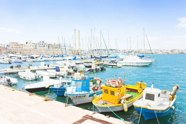 Otranto Apulien Italien Maj 2017 Flera Fiskebåtar Kajen Otranto Italien — Stockfoto