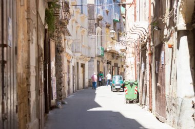 Taranto, Apulia, İtalya - 31 Mayıs 2017 - yerli halkı, Taranto İtalya sokaklarında