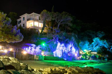 Makarska, Dalmaçya, Hırvatistan - 23 Ağustos 2017 - derin mağara kemer d