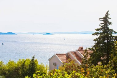 Drage, Zadar, Hırvatistan - Sahil şeridinde güzel arka ışık 