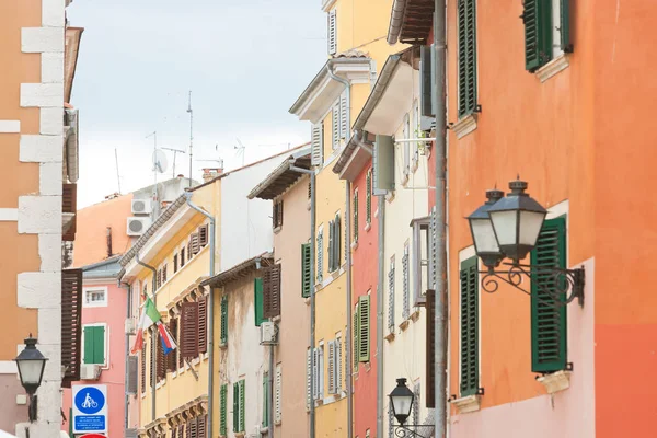 Rovinj, Istria, Croatia - Colorful facades in the streets of Rov — Stock Photo, Image