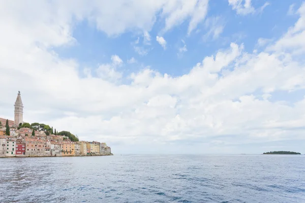 Rovinj, Istrie, Chorvatsko-příjezdem na Rovinj přes Mederr — Stock fotografie