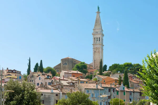 Rovinj, istrien, kroatien - Kirchturm der Kirche des heiligen Euphemi lizenzfreie Stockfotos