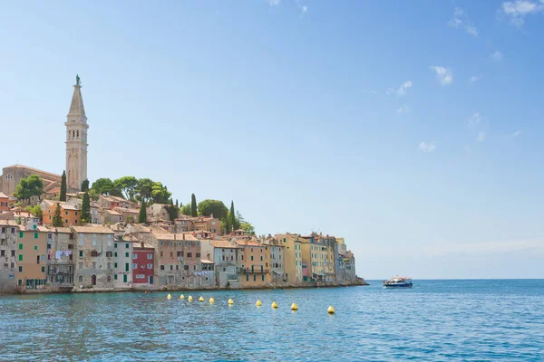 Rovinj, Istrien, Kroatien-historiska gamla stan i Rovinj vid med Royaltyfria Stockfoton