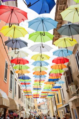 Novigrad, Istria, Hırvatistan - 3 Eylül 2017 - Yerliler ve tur