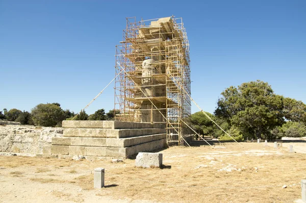 Apollotemplet Återuppbyggnaden Omgiven Med Byggnadsställningar Akropolis Rhodos Blå Himmel Soligt — Stockfoto