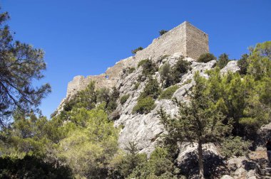 Monolithos castle rock, Rodos, Yunanistan üst ortaçağ kalesi kalıntıları