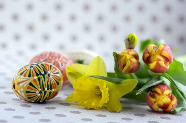 Homemade Handmade Painted Easter Eggs Wicker Basket Traditional Handcraft Eggs — Stock Photo, Image