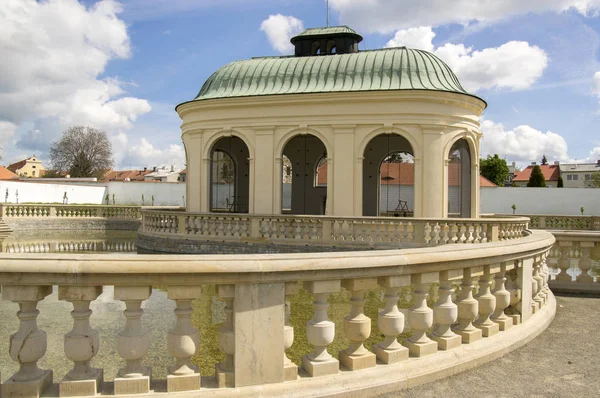 Jardines Flores Estilo Francés Edificio Observación Aves Kromeriz República Checa —  Fotos de Stock