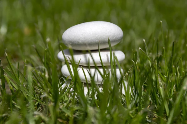 Harmony Balance Simple Pebbles Tower Grass Simplicity — Stock Photo, Image