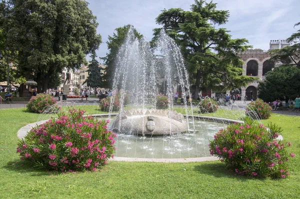 Верона Город Италия Июня 2017 Года Небольшие Группы Туристов Исторической — стоковое фото