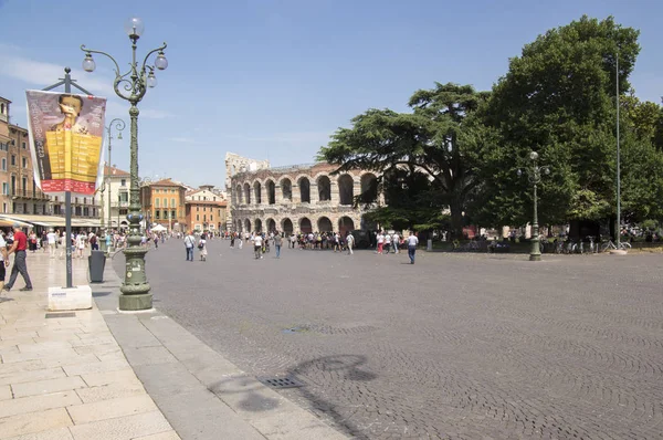 Verona Város Olaszország 2017 Június Kisebb Csoportok Turistákat Történelmi Téren — Stock Fotó