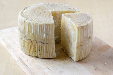 ahşap masa Pecorino peyniri 