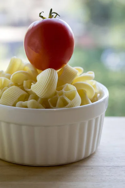 Various Mix Pasta White Baking Bowl Wooden Table Ripened Red — Stock Photo, Image