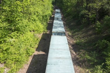 Pardubice Cerna za Bory, Çek Cumhuriyeti / 28 Nisan 2018 - kargo tren Çin ile kırsal parça çalıştırmak waggon konteyner nakliye