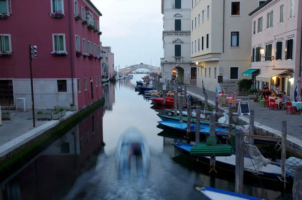 Junio 2017 Temprano Noche Las Calles Chioggia Escena Romántica Con —  Fotos de Stock