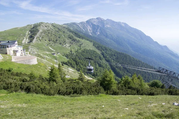 Června 2017 Moderní Vysokokapacitní Lanovka Malcesinu Horu Monte Baldo Garda — Stock fotografie