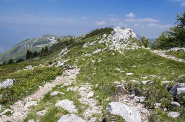 Turistik iz Alta Via del Monte Baldo, Garda dağlar, zor arazi şekilde ridge