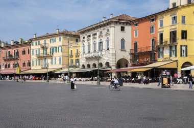 10 Haziran 2017 turist sihirli Verona sokakları, Piazza Bra, İtalya