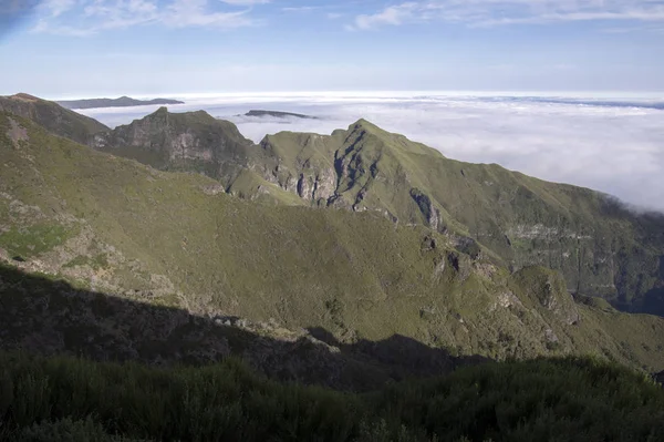 Pico Ruivo Vandring Ovan Moln Fantastiska Magiska Landskap Otrolig Utsikt — Stockfoto