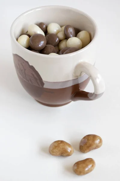 Bolas Chocolate Con Nueces Sobre Fondo Claro — Foto de Stock