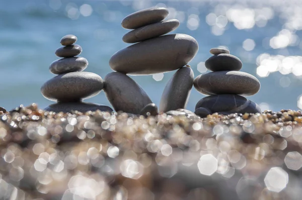 Pedras Seixos Empilham Harmonia Equilíbrio Três Cairns Pedra Litoral Com — Fotografia de Stock