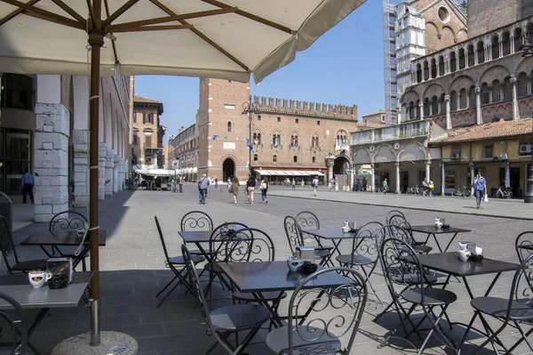 Ferrara Talya Haziran 2017 Ferrara Meydanı Manzaralı Insanlı Castello Estense — Stok fotoğraf