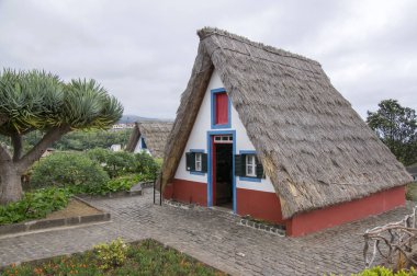 Geleneksel taşınabilir çoban evi Madeira Adası