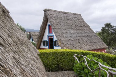 Geleneksel taşınabilir çoban evi Madeira Adası