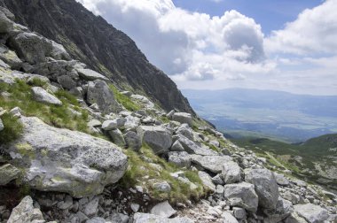 Furkot Vadisi hiking trail Yüksek Tatras, yaz turizm sezonu, vahşi doğa, turistik iz,