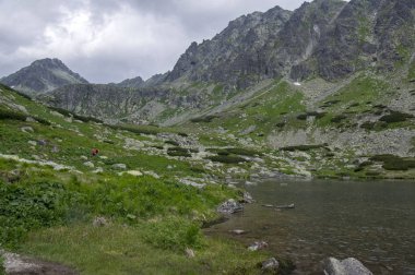 Yüksek Tatras, Mlynska Dolina, vahşi Slovakya dağlar, Pleso Nad Skokom vadide