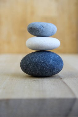 Zen grup taş ahşap mat, çakıl taşları, açık gri, koyu gri, beyaz, Masaj çakıl