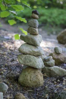 Taş adam landart, kumtaşı taşlar yüksek kule, uyum ve denge, taş turistik yoldaki adam