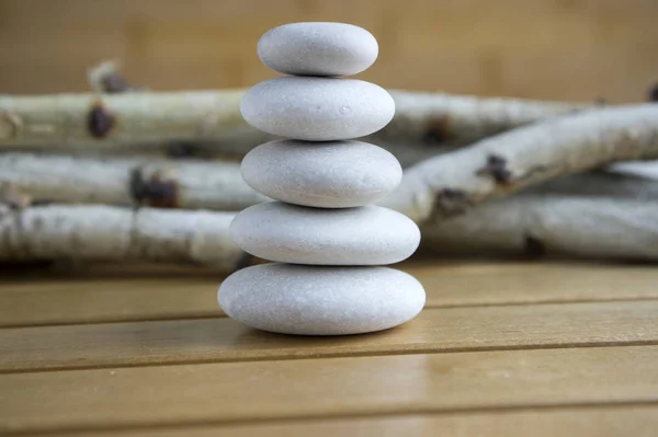 Armonia Equilibrio Cairn Pietre Portamento Sul Tavolo Legno Scultura Zen — Foto Stock