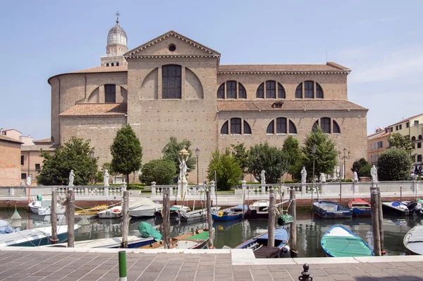 Juni 2017 Solig Dag Chioggia Turistiska Säsongen Kyrkan Port För — Stockfoto