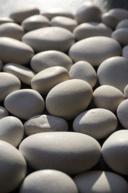 Grup beyaz açık ve koyu gri çakıl