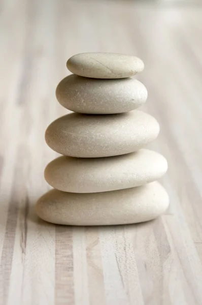 Armonía Equilibrio Cairn Piedras Aplanadas Sobre Mesa Rayas Escultura Roca — Foto de Stock