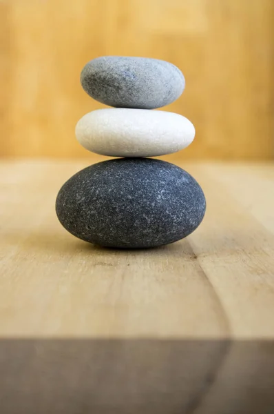 Armonía Equilibrio Piedras Aplanadas Sobre Mesa Madera Escultura Roca Zen — Foto de Stock