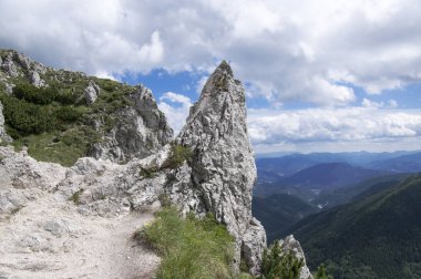 Doğal manzara, hava panoramik manzarası inanılmaz Velky Rozsutec, daha az Fatra, düşük Fatra dağlar, takmak için yolda Slovakya,