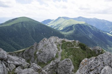 Doğal manzara, hava panoramik manzarası inanılmaz Velky Rozsutec, daha az Fatra, düşük Fatra dağlar, takmak için yolda Slovakya,