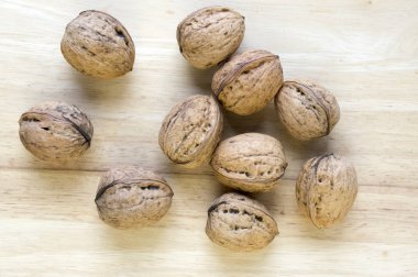 Ceviz arka plan, basitlik, gün ışığı, deli nutshells hafif ahşap masa üzerinde kahverengi