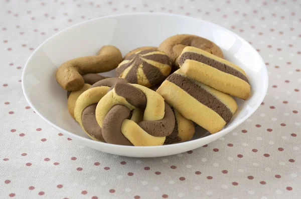 Galletas Dulces Dicromáticas Griegas Plato Blanco — Foto de Stock