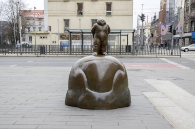 Wroclaw / Polonya - 31 Mart 2018: Wroclaw krasnale modern sanat küçük figürler Wroclaw sokakları, küçük cüceler sokaklarında büyük turistik vardır
